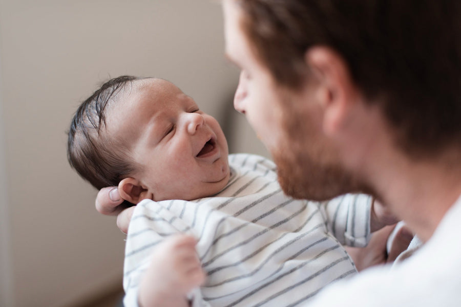 Singhiozzo nel neonato: cause e quando l’osteopatia pediatrica può essere utile