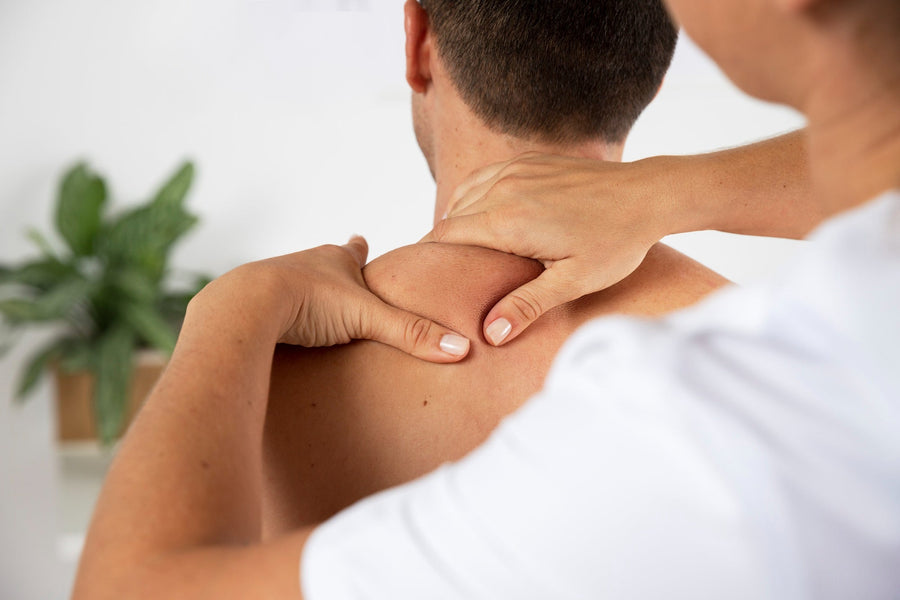 Dolore a collo e spalle: cause comuni e quando intervenire