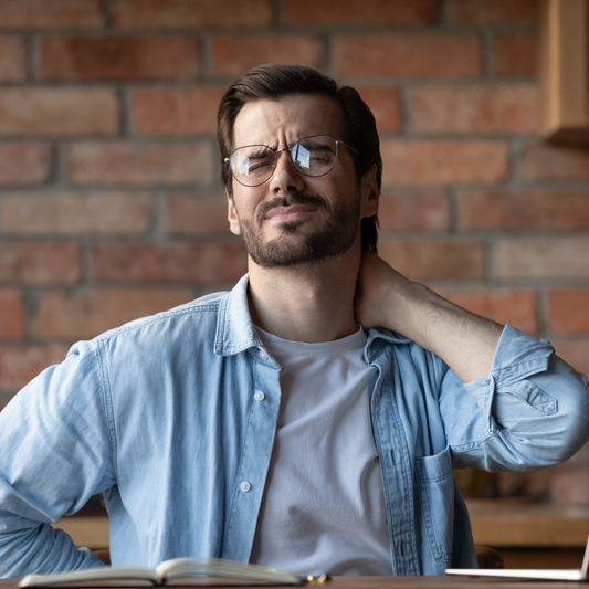 Torcicollo da Smartworking: cause, sintomi e rimedi per il dolore cervicale